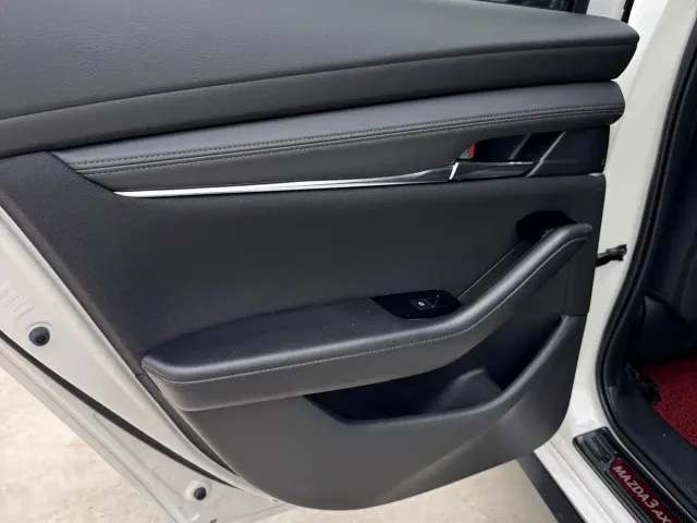Mazda Axela — Фото автомобиля 11