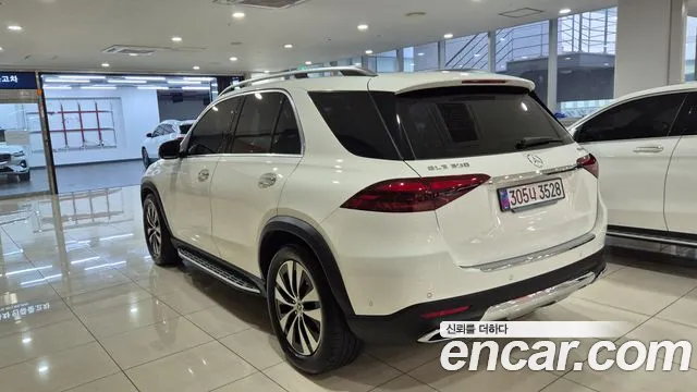 Mercedes-Benz GLE-Class — Фото автомобиля 2