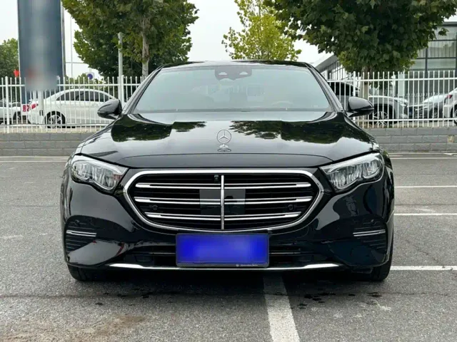 Mercedes-Benz E-Class — Фото автомобиля 4