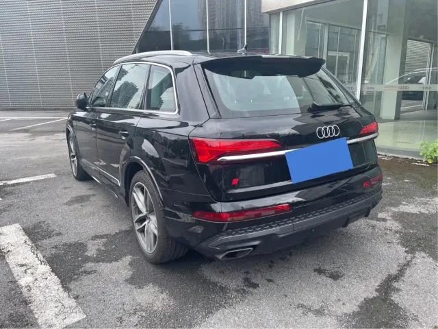 Audi Q7 — Фото автомобиля 9