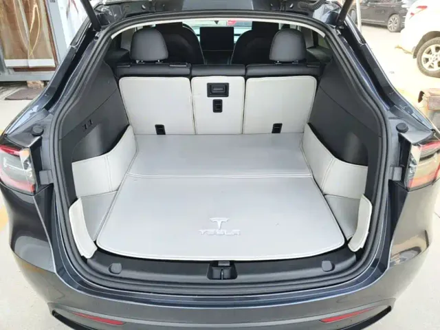 Tesla Model Y — Фото автомобиля 18