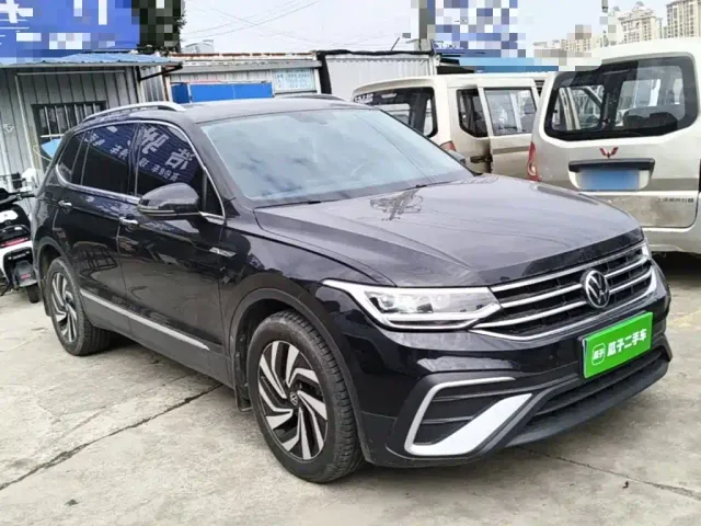Volkswagen Tiguan L — Фото автомобиля 3