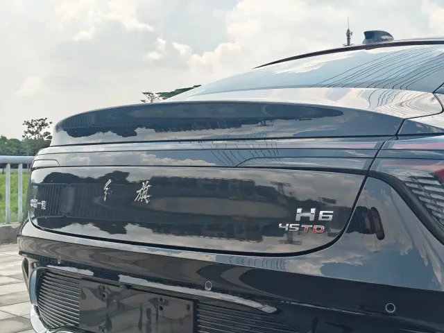 Hongqi H6 — Фото автомобиля 26