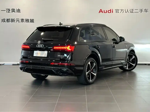 Audi Q7 — Фото автомобиля 4