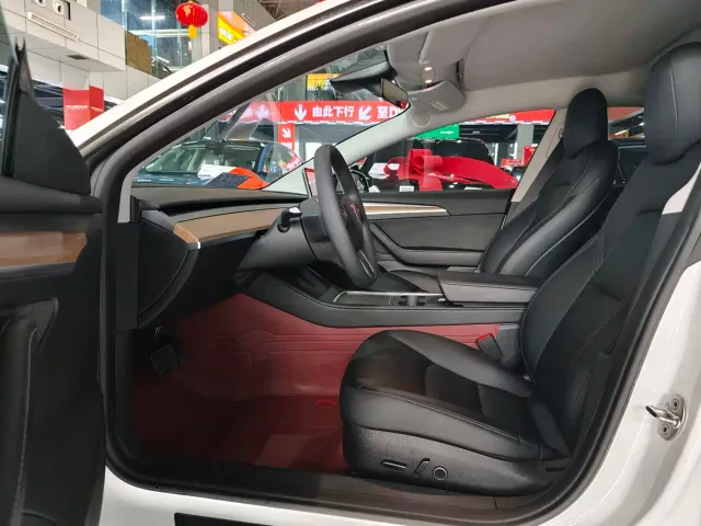 Tesla Model 3 — Фото автомобиля 7