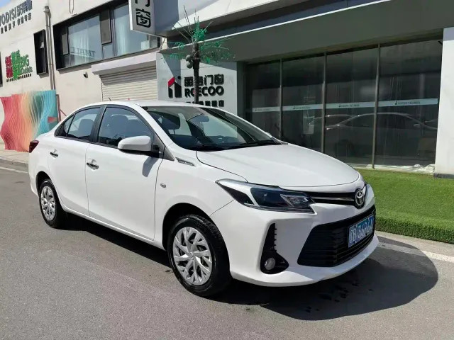 Toyota Vios — Фото автомобиля 3
