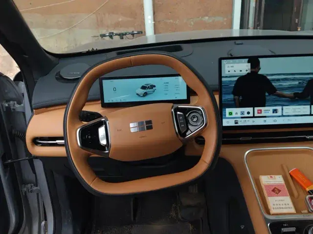 Geely Galaxy Starship 7 EM-i — Фото автомобиля 15