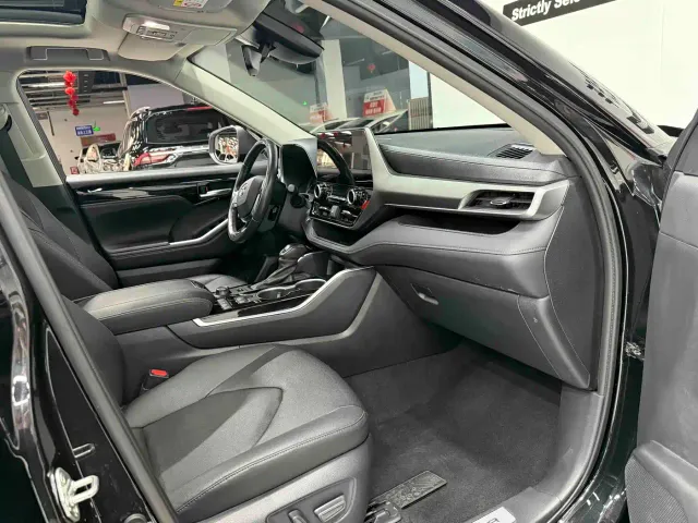 Toyota Highlander — Фото автомобиля 5