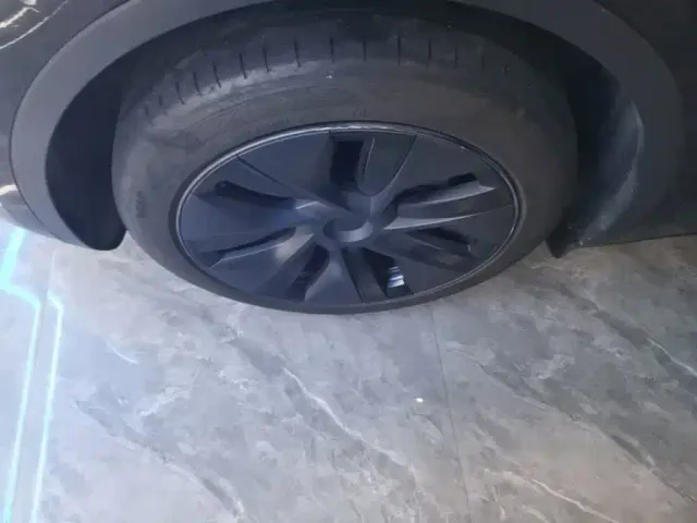 Tesla Model Y — Фото автомобиля 22