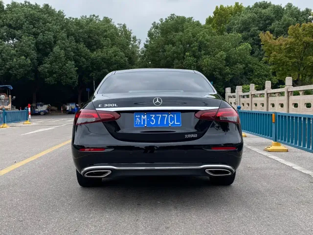 Mercedes-Benz E-Class — Фото автомобиля 4