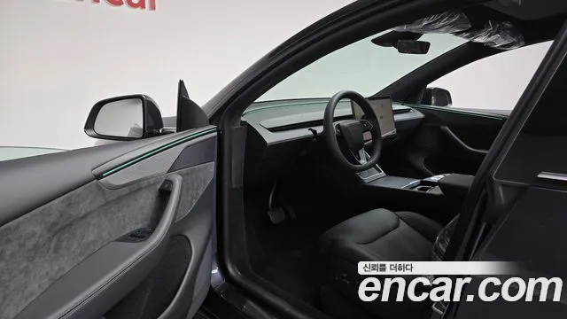 Tesla Model Y — Фото автомобиля 9