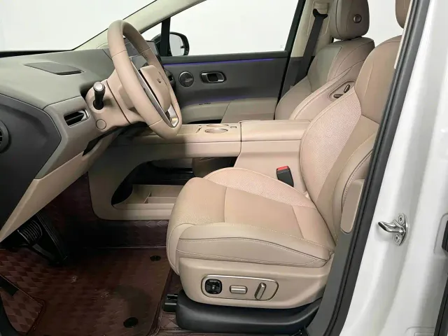 Li Auto i8 — Фото автомобиля 7
