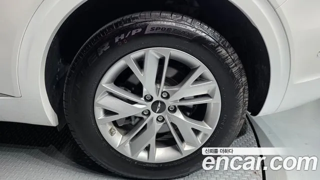 Genesis GV70 2.5T Бензин 2WD — Фото автомобиля 18
