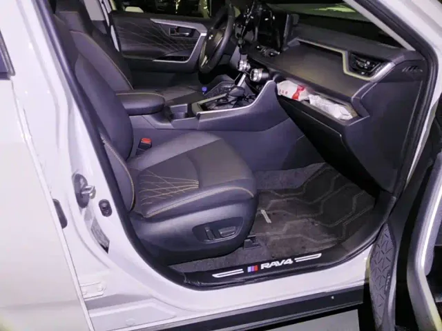 Toyota RAV4 — Фото автомобиля 13