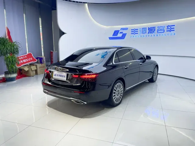 Mercedes-Benz E-Class — Фото автомобиля 4
