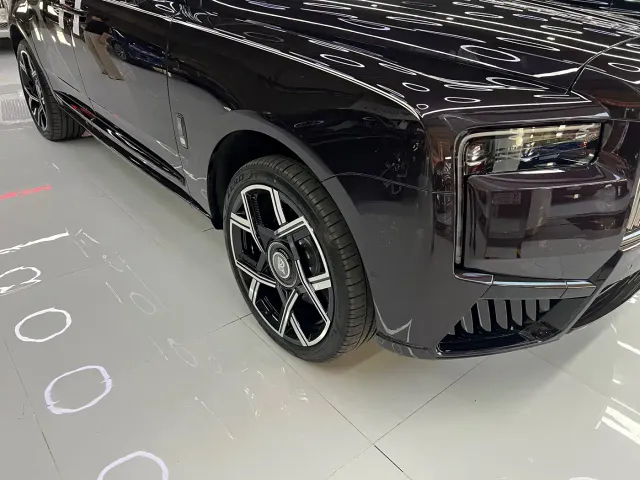 Rolls-Royce Cullinan — Фото автомобиля 9