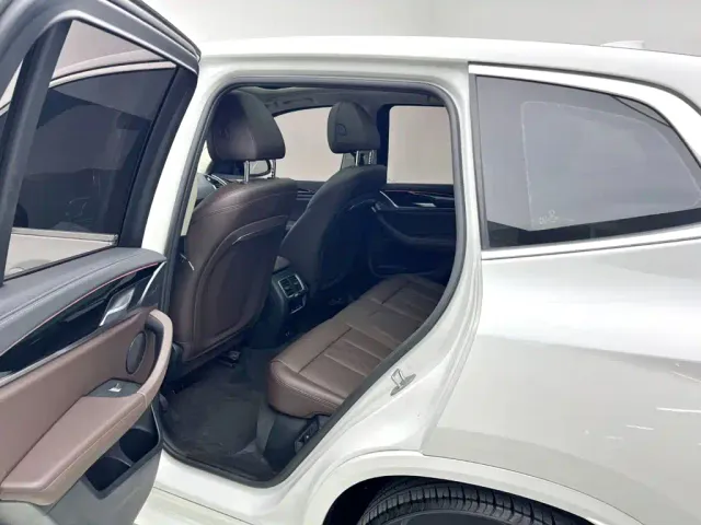 BMW BMW iX3 2024 Leading Edition — Фото автомобиля 9