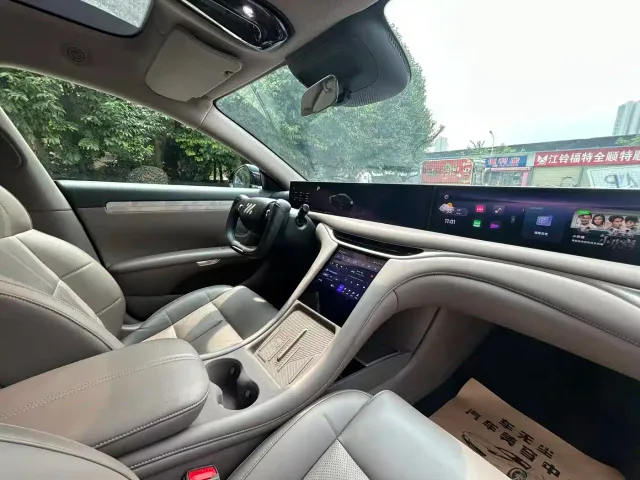 IM Motors L6 — Фото автомобиля 11