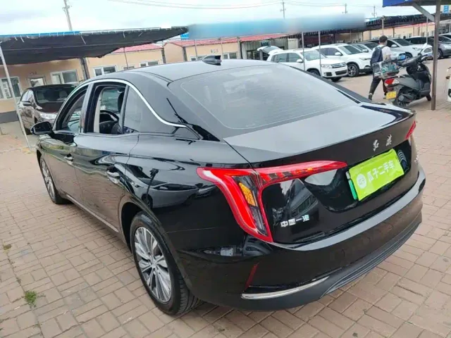 Hongqi E-QM5 — Фото автомобиля 22