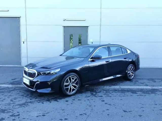 Фотография автомобиля — BMW i5