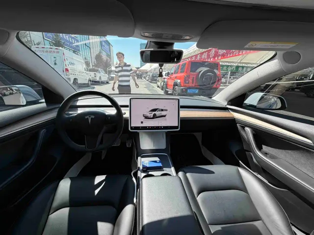 Tesla Model 3 — Фото автомобиля 5