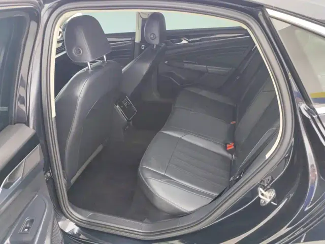 Volkswagen Passat — Фото автомобиля 11
