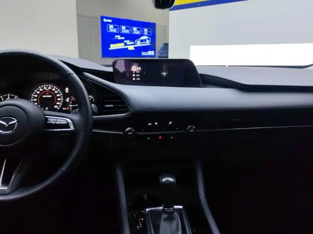 Mazda Axela — Фото автомобиля 13
