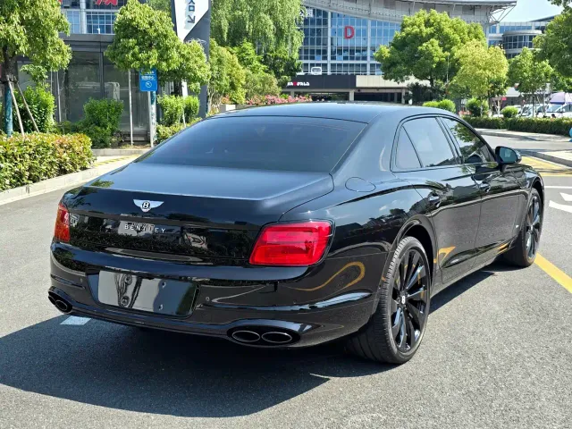 Bentley Flying Spur — Фото автомобиля 4