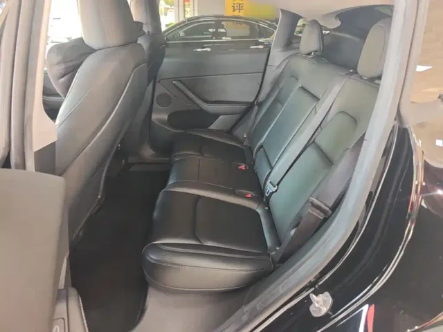 Tesla Model Y — Фото автомобиля 16