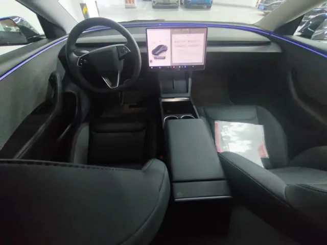 Tesla Model 3 — Фото автомобиля 14