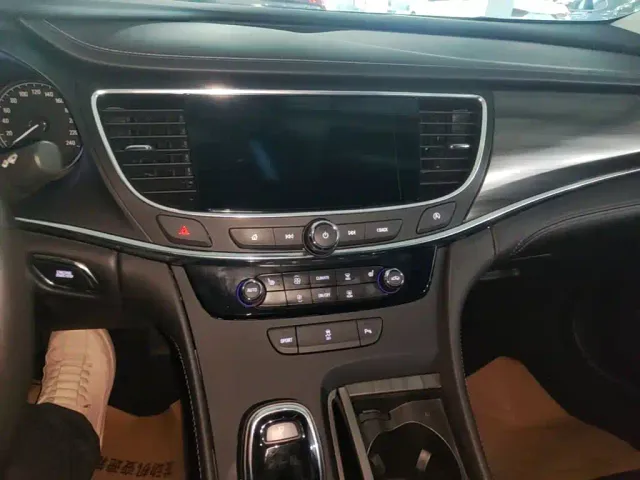 Buick LaCrosse — Фото автомобиля 12