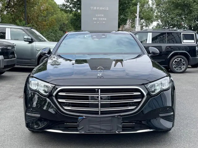 Mercedes-Benz E-Class — Фото автомобиля 2