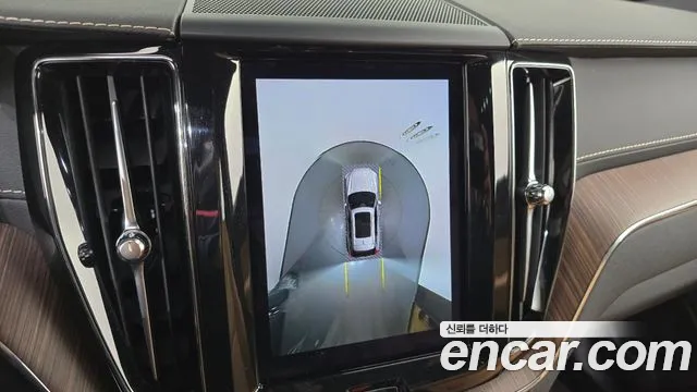 Вольво XC60 — Фото автомобиля 15
