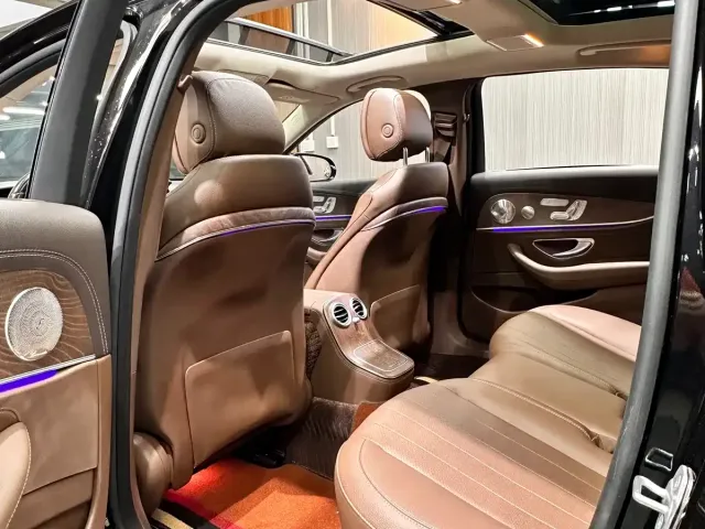 Mercedes-Benz E-Class — Фото автомобиля 19