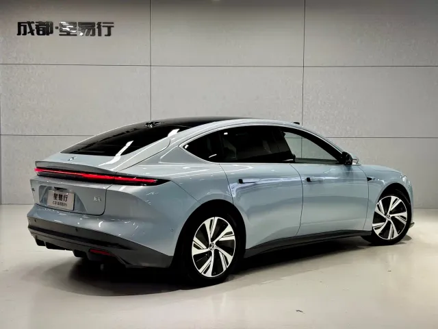 Nio ET5 — Фото автомобиля 6