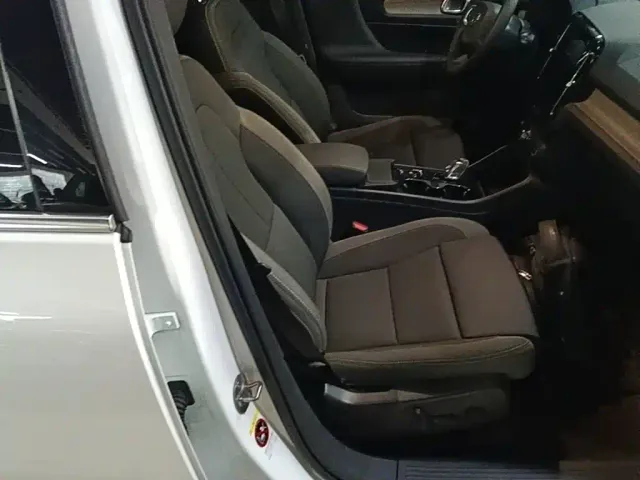 Volvo XC40 — Фото автомобиля 24