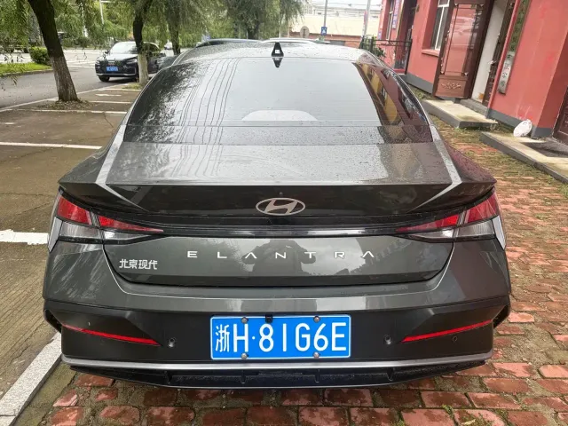 Hyundai Elantra — Фото автомобиля 5
