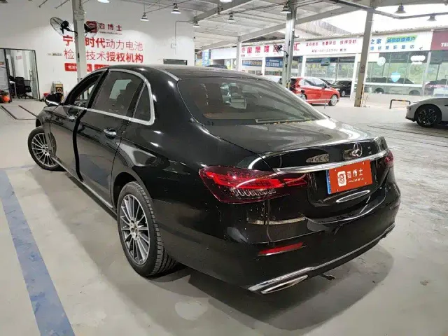 Mercedes-Benz E-Class — Фото автомобиля 3