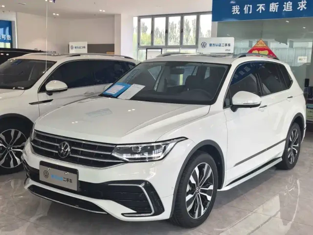 Фотография автомобиля — Volkswagen Tiguan L