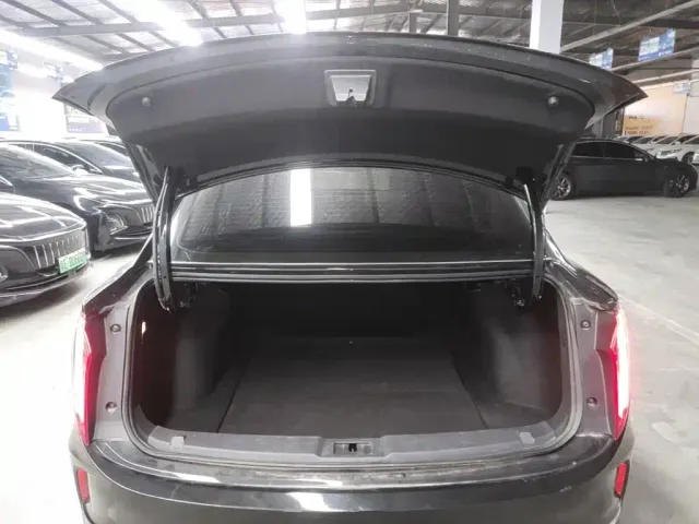 Hongqi E-QM5 — Фото автомобиля 18