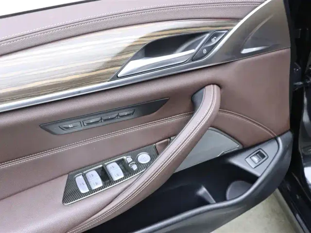BMW 5 Series — Фото автомобиля 12