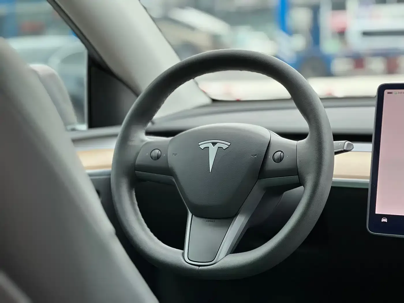 Tesla Model Y 2022 Rear-Wheel Drive Version — Фото автомобиля 3