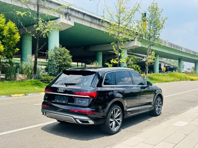 Audi Q7 — Фото автомобиля 11