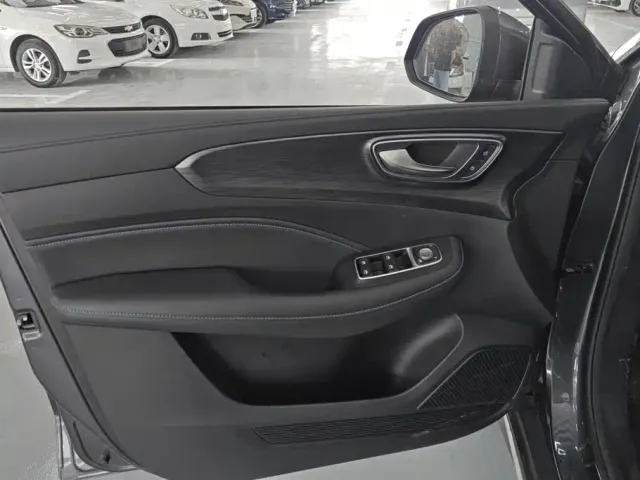 Roewe RX5 — Фото автомобиля 7