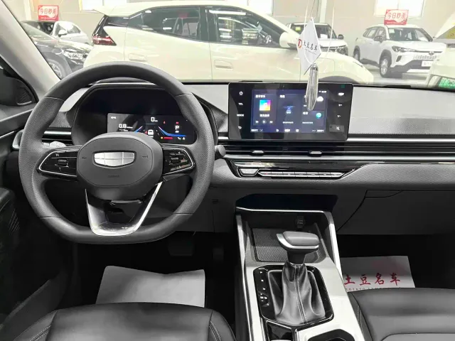 Geely Emgrand — Фото автомобиля 9