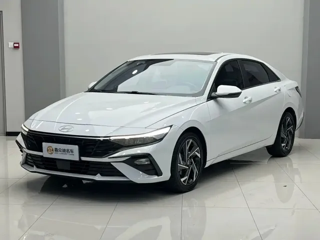 Hyundai Elantra — Фото автомобиля 3