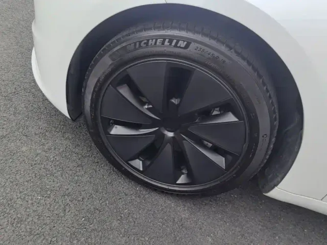 Tesla Model 3 — Фото автомобиля 22