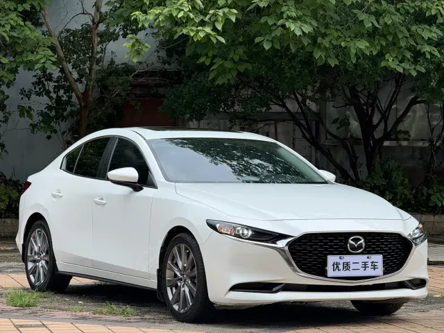 Mazda Axela — Фото автомобиля 3
