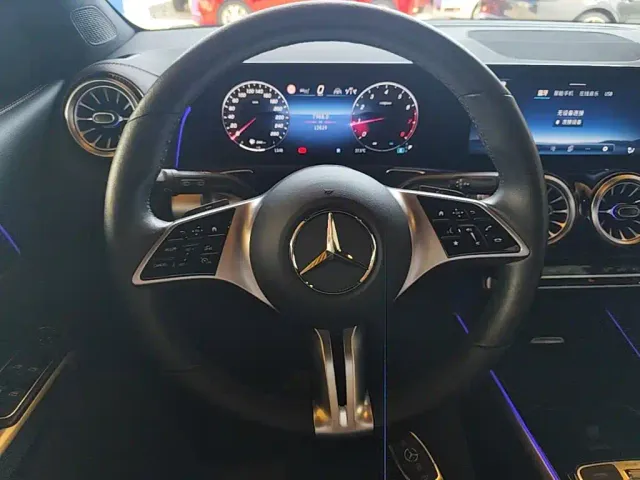 Mercedes-Benz GLB-Class — Фото автомобиля 10