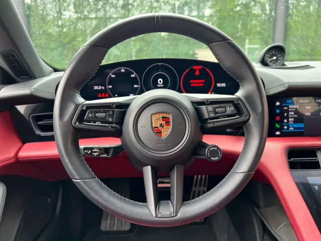 Porsche Taycan — Фото автомобиля 18